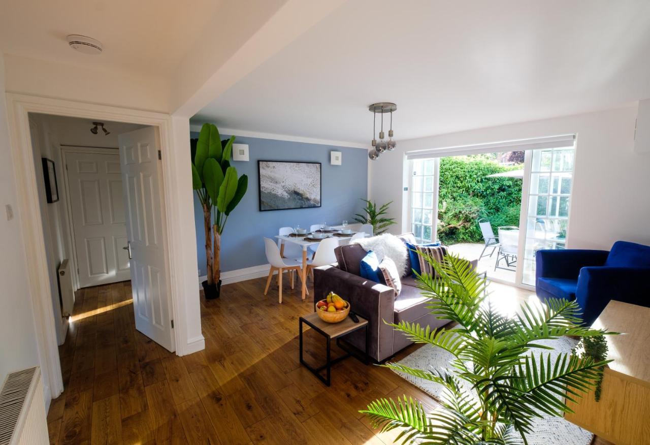 E2M Stays Beautiful House Close To Heathrow Airport- Walking Distance To  Thames River